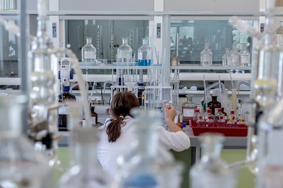 Read more about the article בטיחות במעבדה כימית